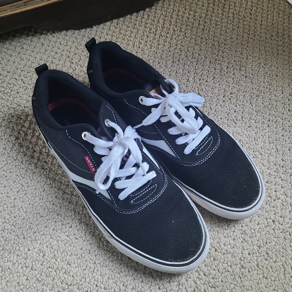 Men’s Levi’s sneakers